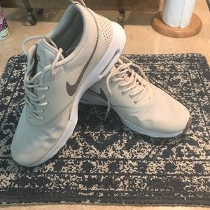 Nike Air Max Thea tennis shoes! 